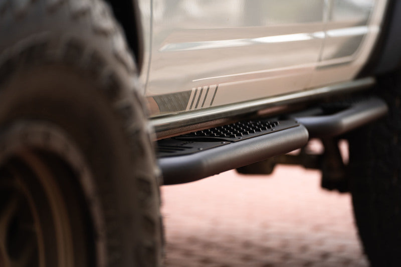 DV8 Offroad 21-22 Ford Bronco OE Plus Series Side Steps installed on vehicle for easy access and offroad functionality.