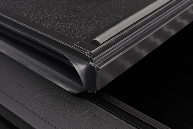 BAK 88-13 Chevy Silverado & C/K 1500 / 88-14 Chevy Silverado 2500/3500 HD 6ft 6in Bed BAKFlip G2 cover detail close-up.