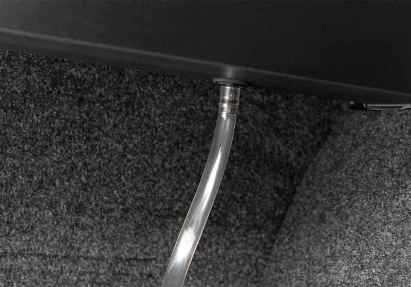 Retrax 21-22 Ford F-150 Super Crew/Super Cab (Incl. 2022 Lightning) 5.5ft Bed RetraxONE MX underbed water drainage hose.