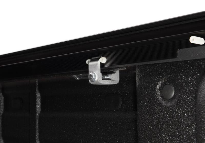 Retrax 2023 GM Colorado/Canyon 5ft Bed RetraxONE MX interior detail