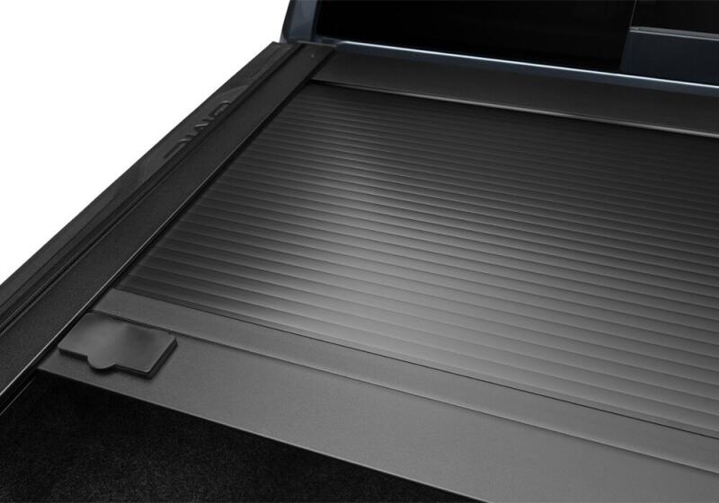 Retrax 2019 Chevy & GMC 5.8ft Bed 1500 RetraxONE XR cover detail