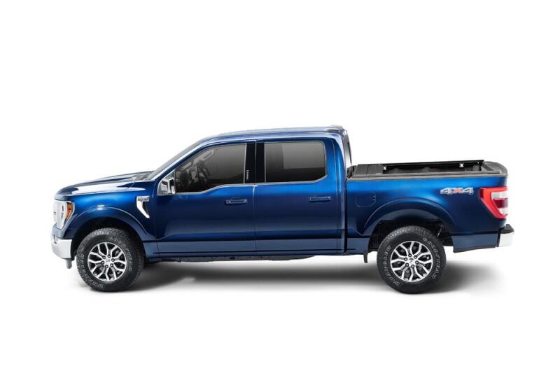 Retrax 21-22 Ford F-150 Super Crew/Super Cab (Incl. 2022 Lightning) 5.5ft Bed RetraxONE MX with offroad accessories