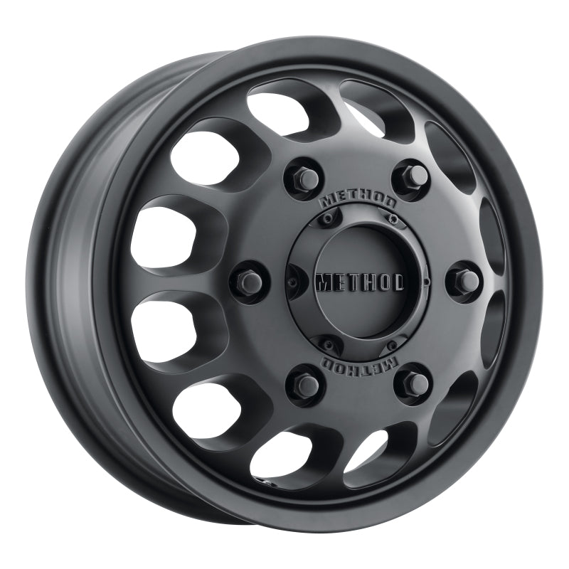 Method MR901 - FRONT 16x5.5 +117mm Offset 6x205 161.04mm CB Matte Black Wheel Secondary image