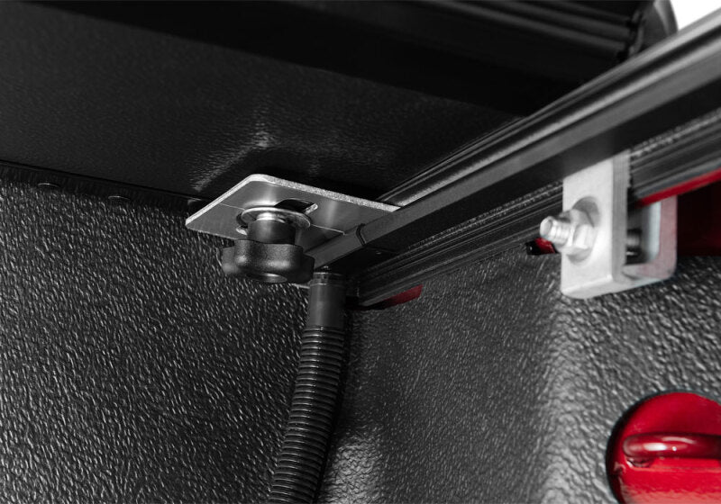 BAK 88-13 Chevy Silverado & C/K 1500 / 88-14 Chevy Silverado 2500/3500 HD 6ft 6in Bed BAKFlip G2 latch system detail