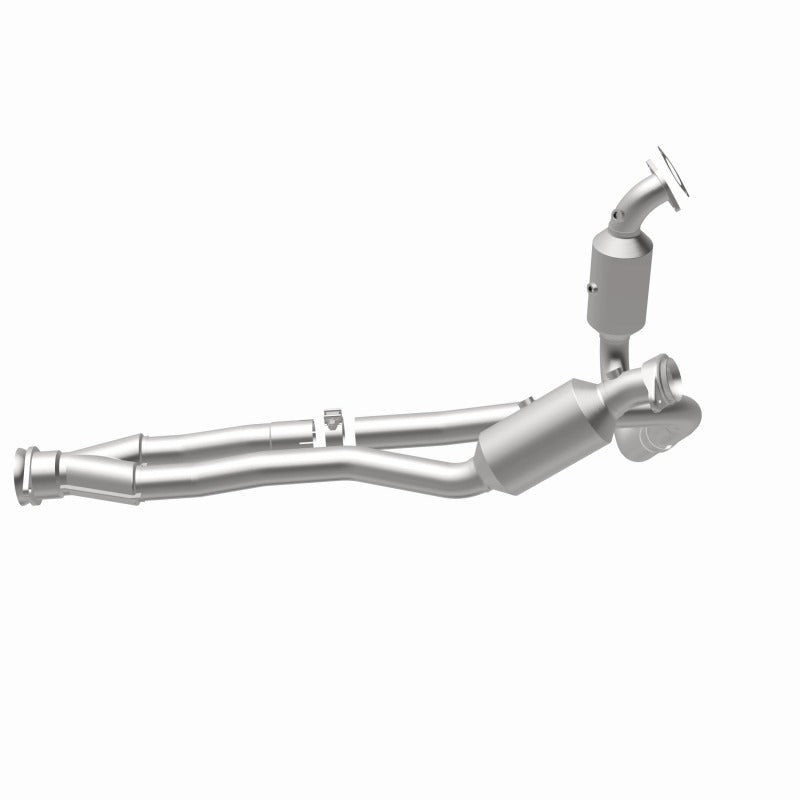 Magnaflow Conv DF 2015-2017 Transit-150 V6 3.5 OEM Underbody for offroad performance upgrades.